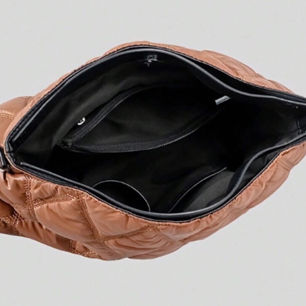 NEW-Women’s Large Capacity Tote. - Picture 4 of 5
